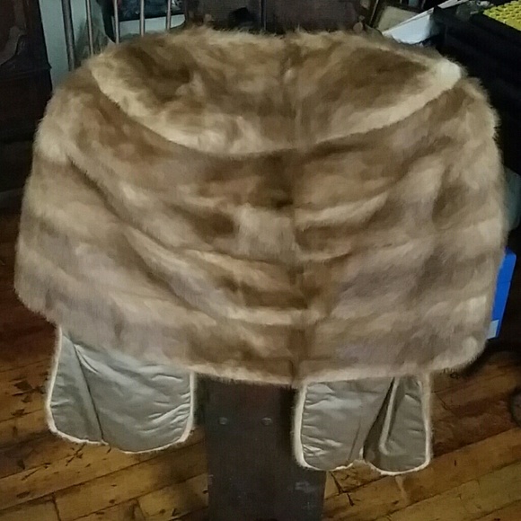 Richland Furs Stole - Picture 2 of 2